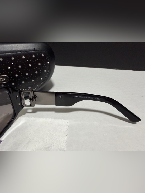 Black Rectangular Women’s Sunglasses — Classic Sun Protection